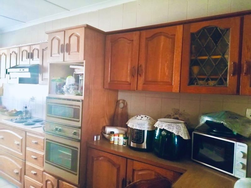 Spacious 6-Bedroom Home with Multiple Living Areas, Ample Parking and Income Potential in Reservoir Hills - Photo 3