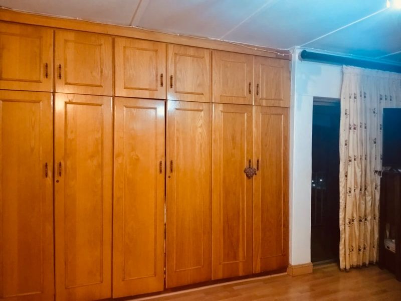 Spacious 6-Bedroom Home with Multiple Living Areas, Ample Parking and Income Potential in Reservoir Hills - Photo 9