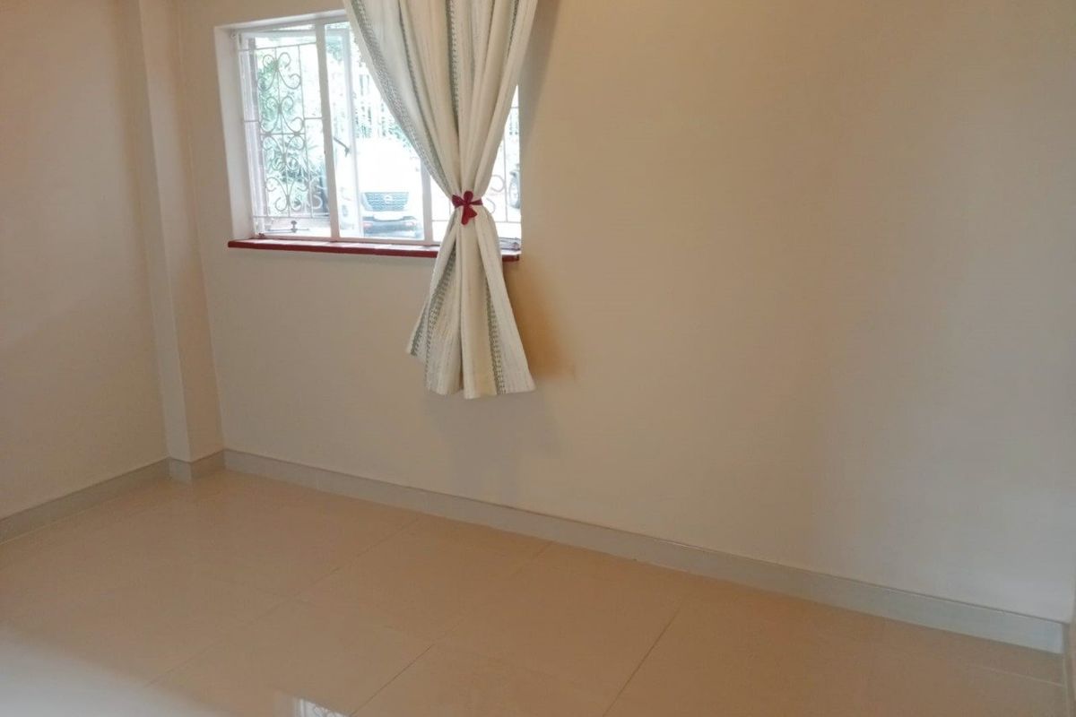 Versatile and Charming Three-Bedroom Apartment in Windermere – Ideal for Families, First-Time Buyers or Investors - Photo 4