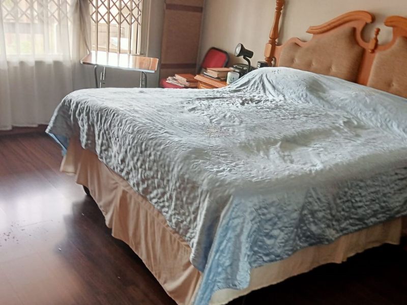 Move-In Ready and Family-Friendly: Spacious 3-Bedroom Townhouse in Secure Complex - Photo 10