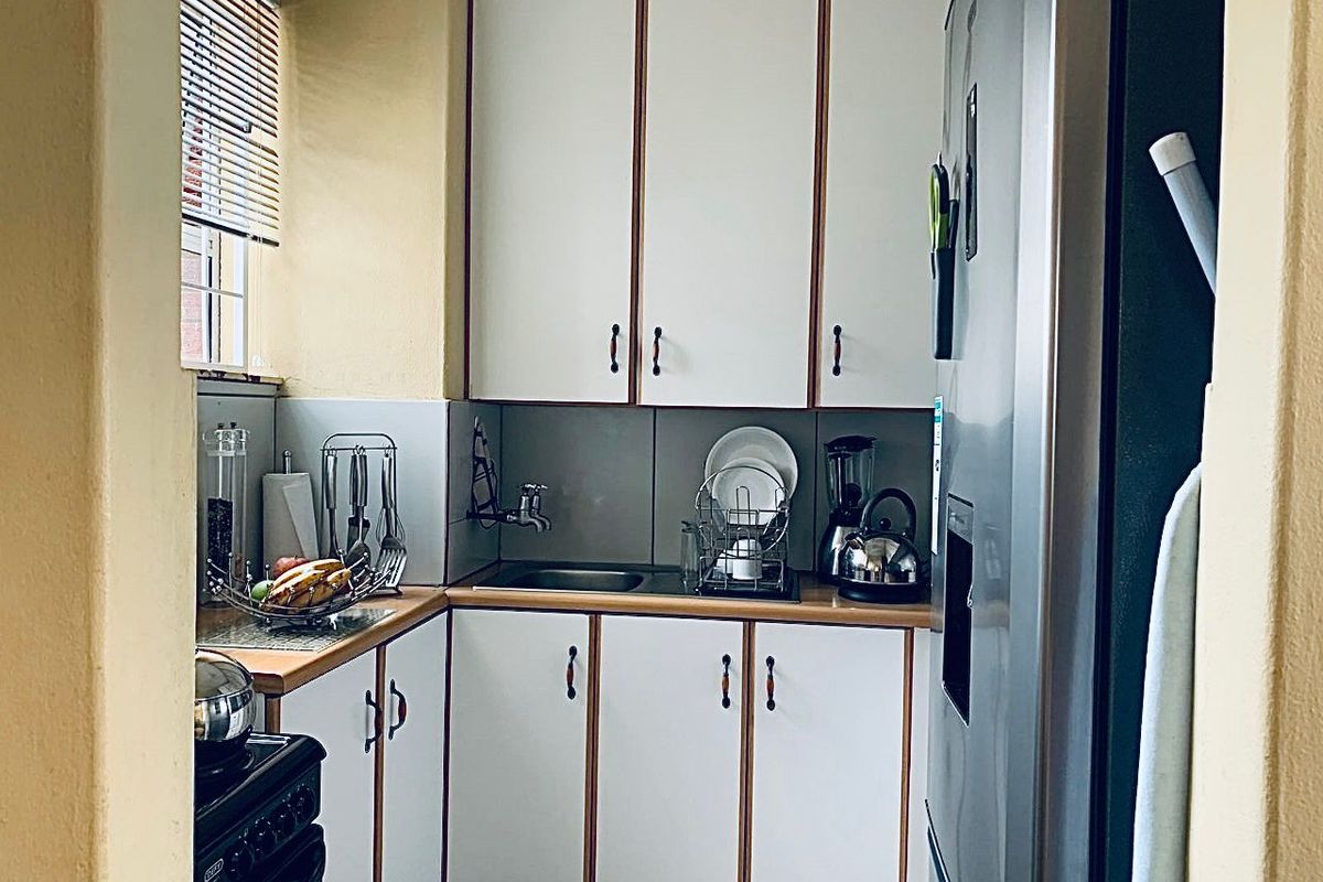 Affordable and Cozy 2-Bedroom Apartment with Investment Potential in Prime Essenwood - Photo 2