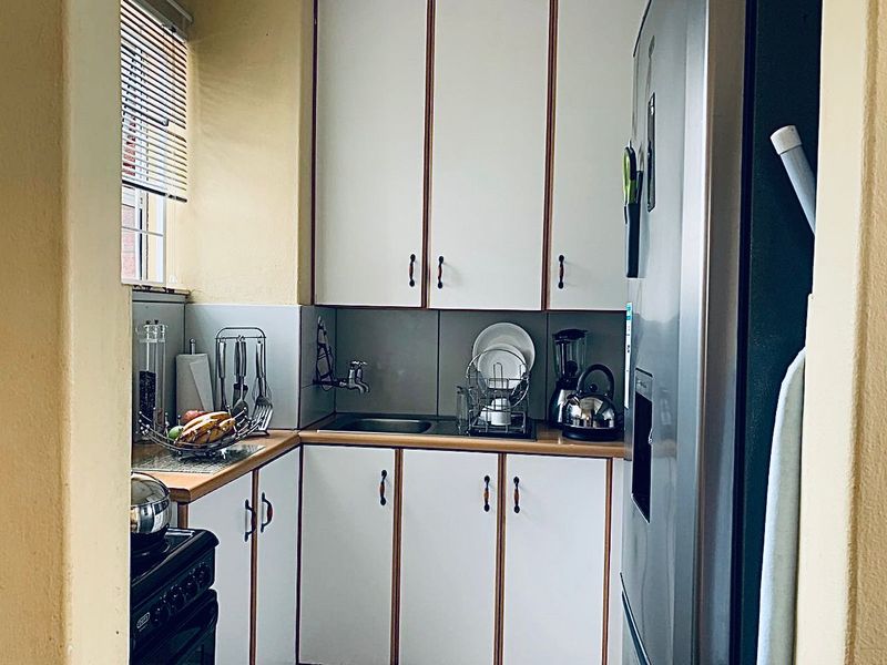 Affordable and Cozy 2-Bedroom Apartment with Investment Potential in Prime Essenwood - Photo 2