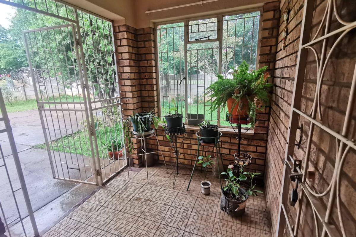 3 Bedroom House for sale in Meiringspark - Photo 2