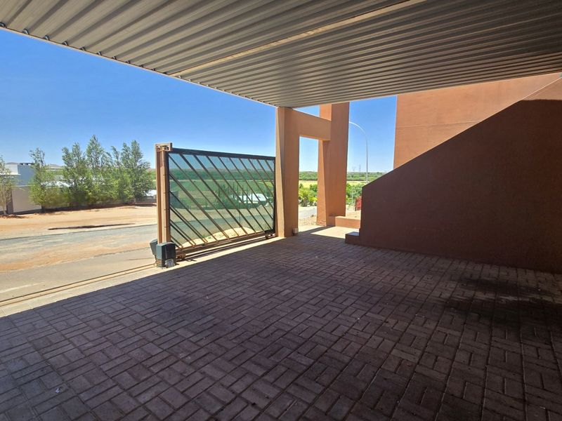 Dual-Dwelling Opportunity with Modern Comforts in popular neighbourhood - Photo 5