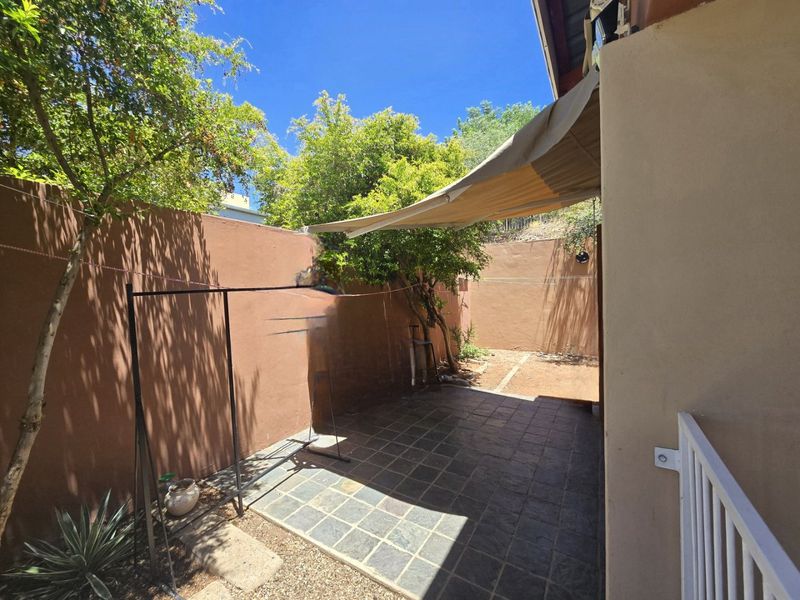 Dual-Dwelling Opportunity with Modern Comforts in popular neighbourhood - Photo 6