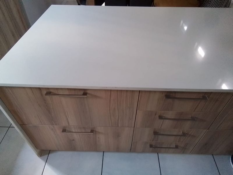 4 Bedroom , 3 bathroom single story home in Six Fountains    - Photo 5