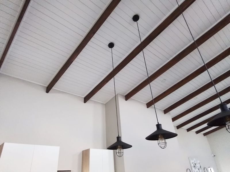 4 Bedroom , 3 bathroom single story home in Six Fountains    - Photo 8