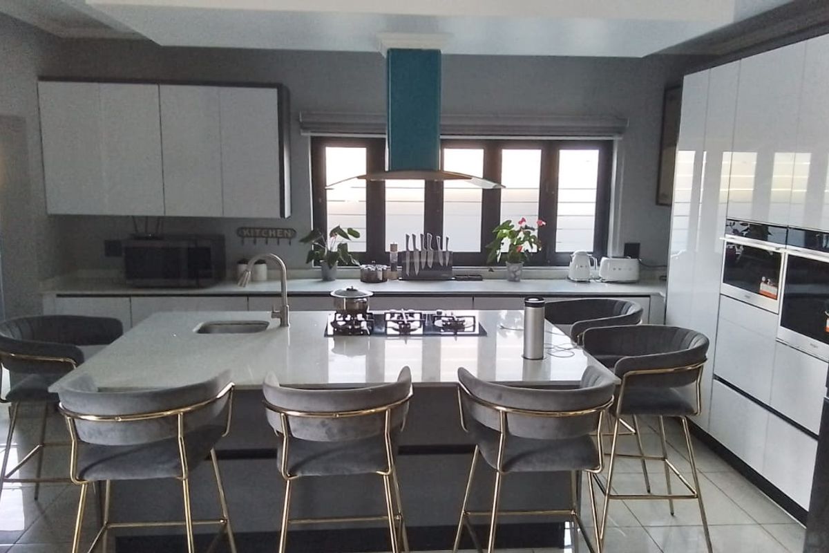 5 Bedroom, 5 bathroom House in Six Fountains    - Photo 3