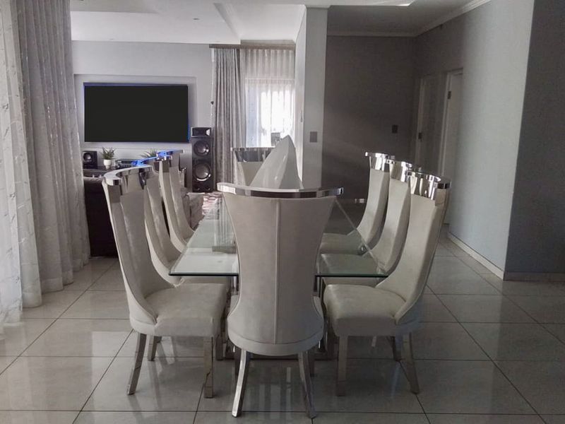 5 Bedroom, 5 bathroom House in Six Fountains    - Photo 10