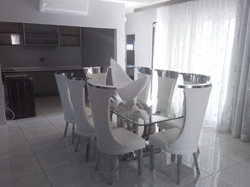 5 Bedroom, 5 bathroom House in Six Fountains    - Photo 9