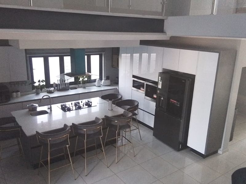 5 Bedroom, 5 bathroom House in Six Fountains    - Photo 7