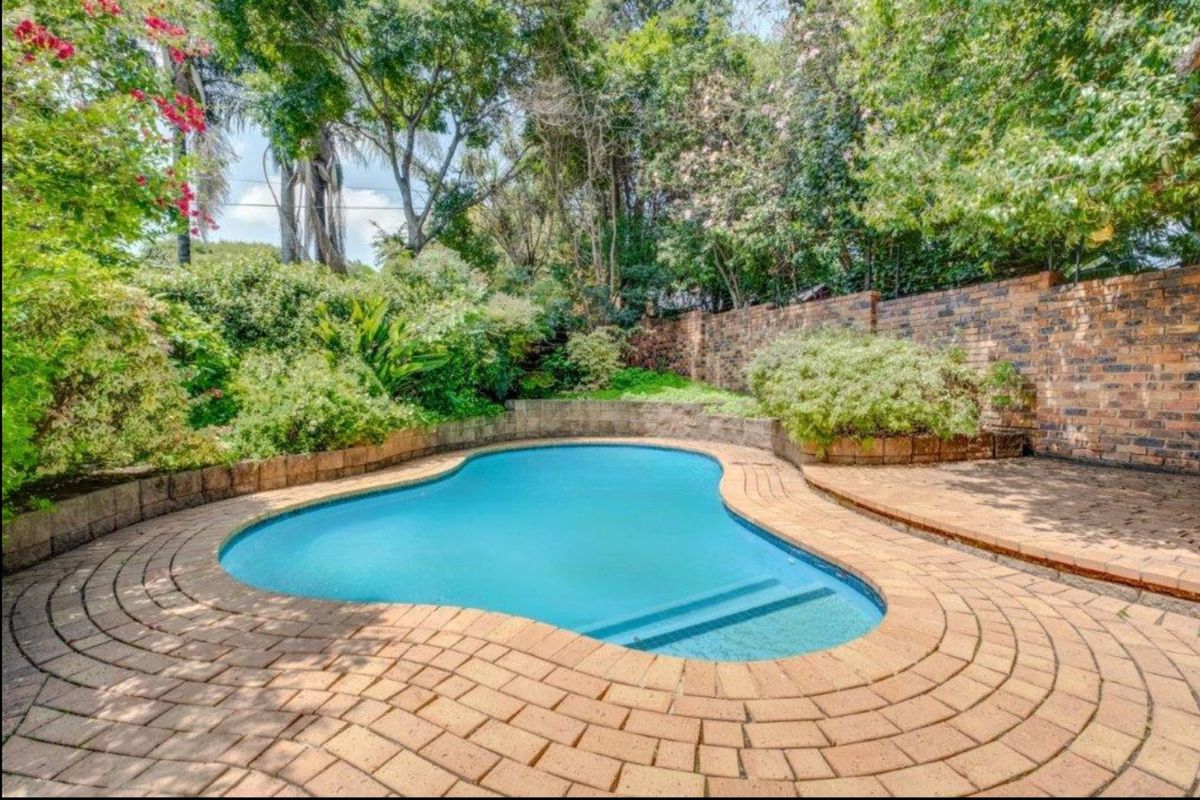 7 Bedroom House for sale  in Northwold - Photo 2