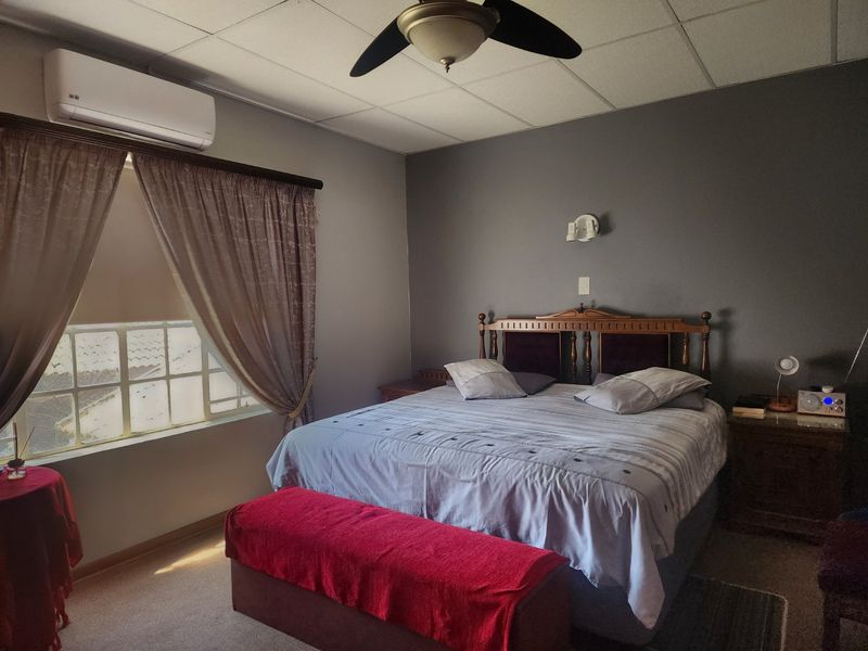 3 Bedroom house and 3 Flatlets with scenic views - Photo 7