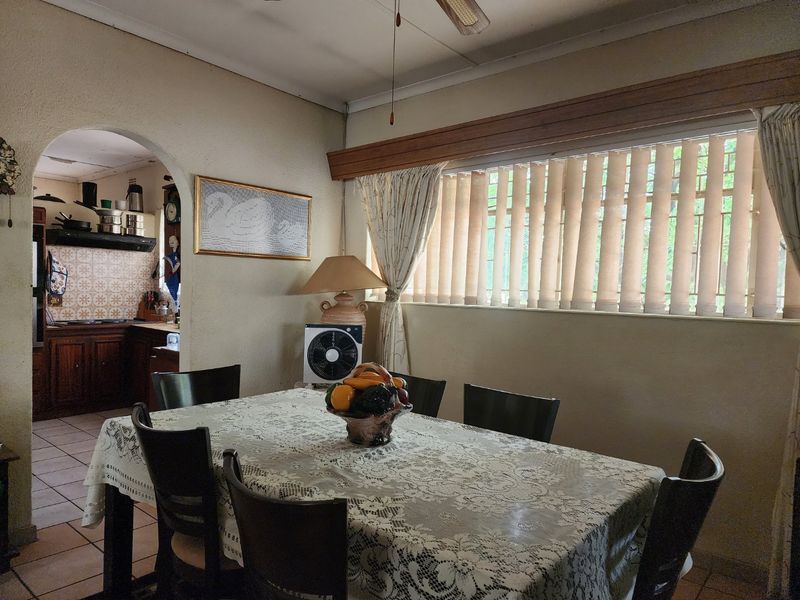 4 BEDROOM HOUSE AND FLATLET IN ROOSHEUWEL - Photo 9