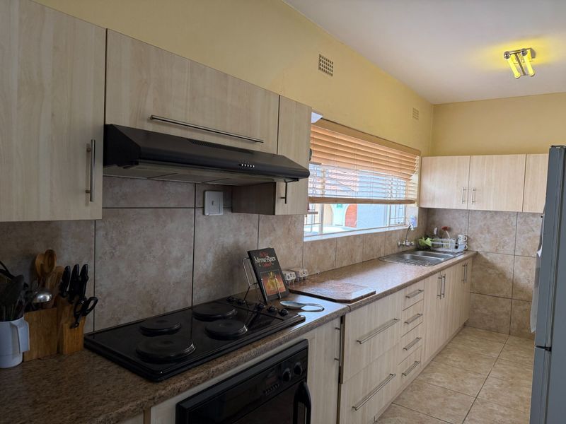 3 Bedroom Townhouse Flamwood - Photo 4