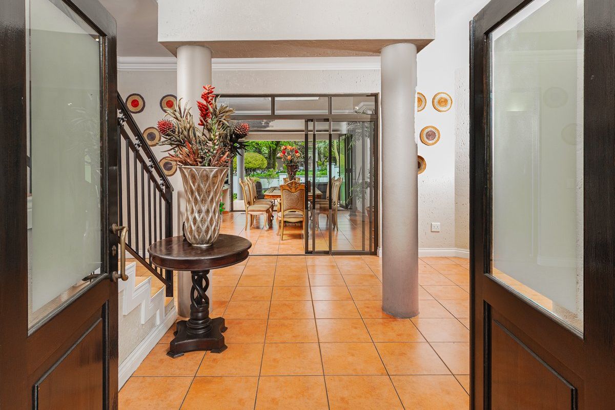 Impressive Family Home in Blue Valley Golf Estate - Photo 5