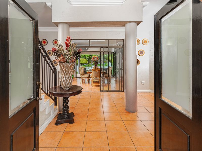 Impressive Family Home in Blue Valley Golf Estate - Photo 5