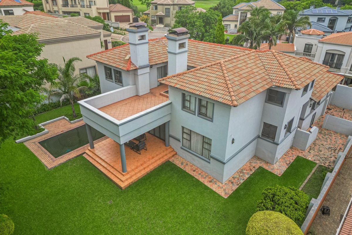 Impressive Family Home in Blue Valley Golf Estate - Photo 3