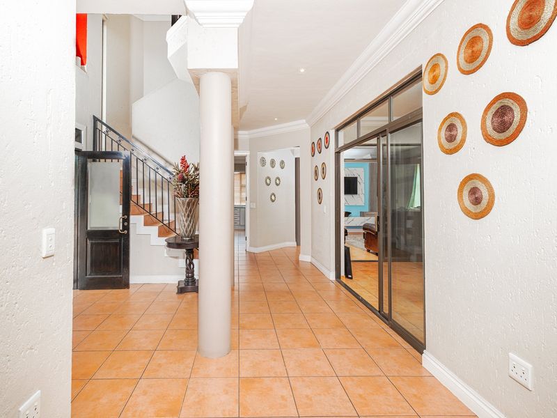 Impressive Family Home in Blue Valley Golf Estate - Photo 6