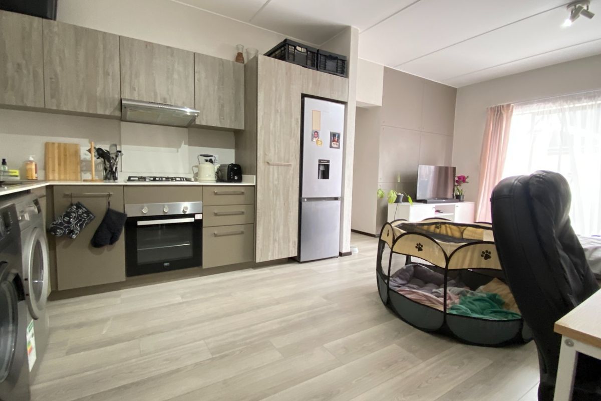 2 Bedroom 2 Bathroom Apartment for Sale in Broadacres - Photo 4