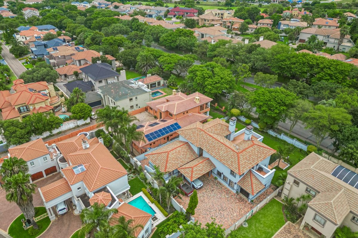 Exclusive Land for Sale in Prestigious Golf Estate - Photo 2