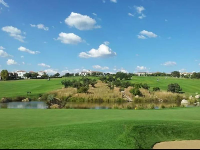 Exclusive Land for Sale in Prestigious Golf Estate - Photo 4