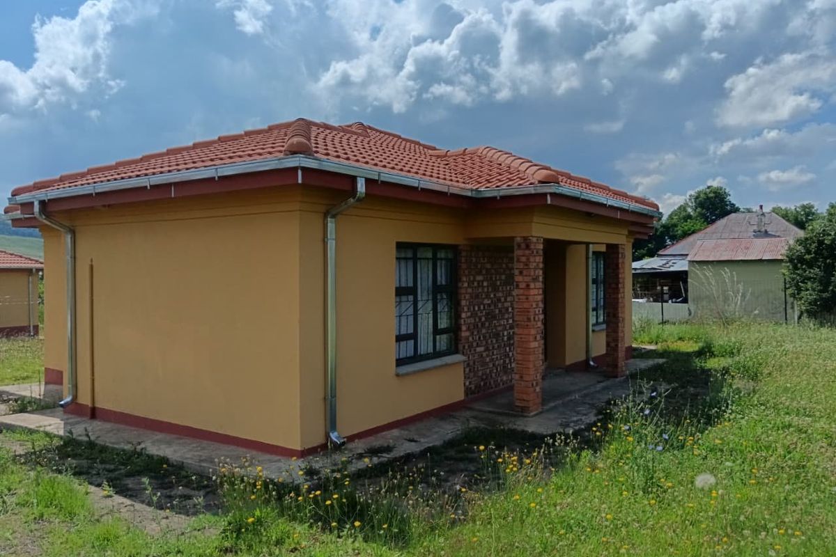 3 BEDROOM TIOWN HOUSE WITH SCENIC MOUNTAIN VIEWS FOR SALE IN KESTELL, FREESTATE - Photo 4