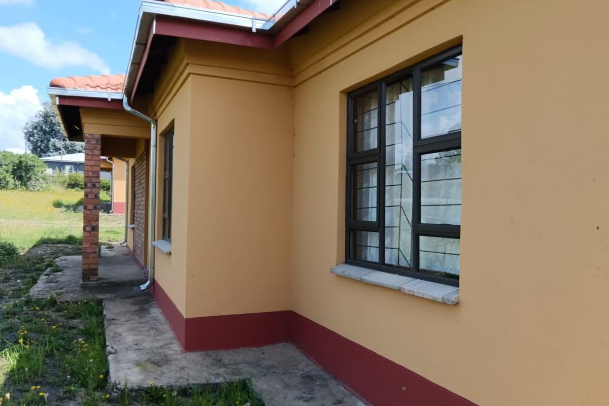 3 BEDROOM TIOWN HOUSE WITH SCENIC MOUNTAIN VIEWS FOR SALE IN KESTELL, FREESTATE - Photo 5