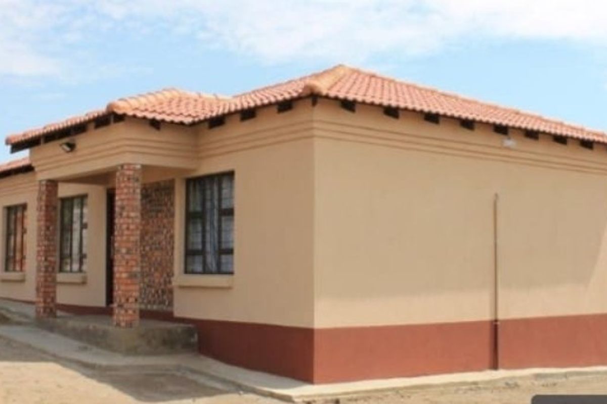 3 BEDROOM TIOWN HOUSE WITH SCENIC MOUNTAIN VIEWS FOR SALE IN KESTELL, FREESTATE - Photo 3