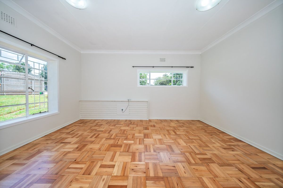 Newly Renovated Home in Lovely Lakeside Village - Photo 3