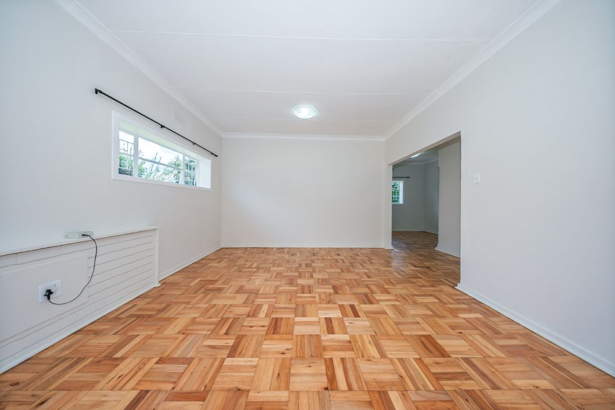 Newly Renovated Home in Lovely Lakeside Village - Photo 4