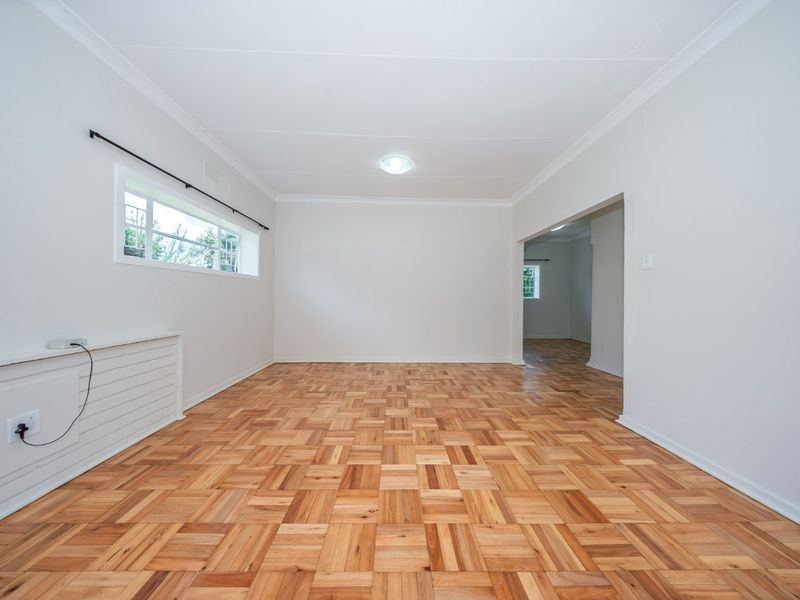 Newly Renovated Home in Lovely Lakeside Village - Photo 4