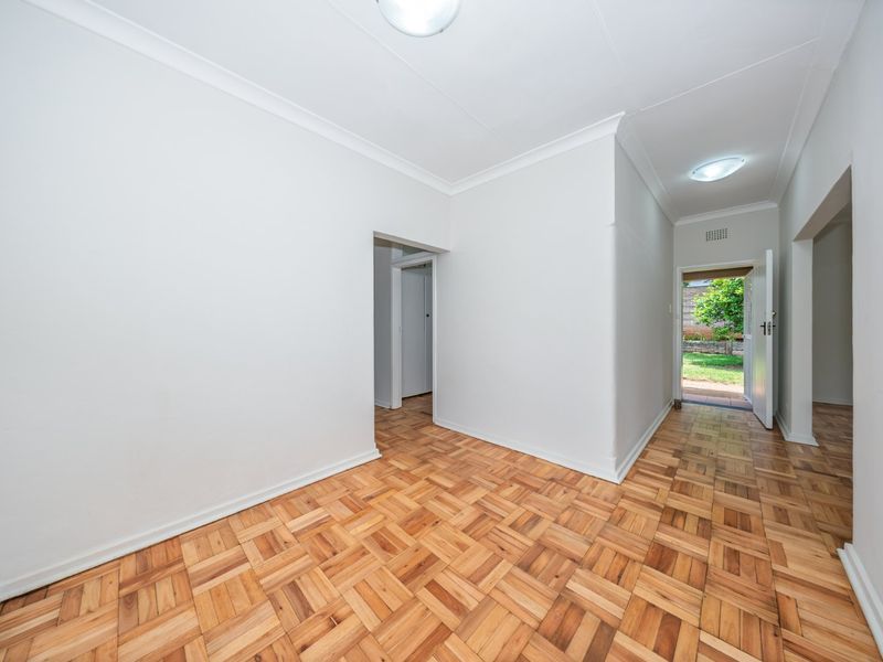 Newly Renovated Home in Lovely Lakeside Village - Photo 2