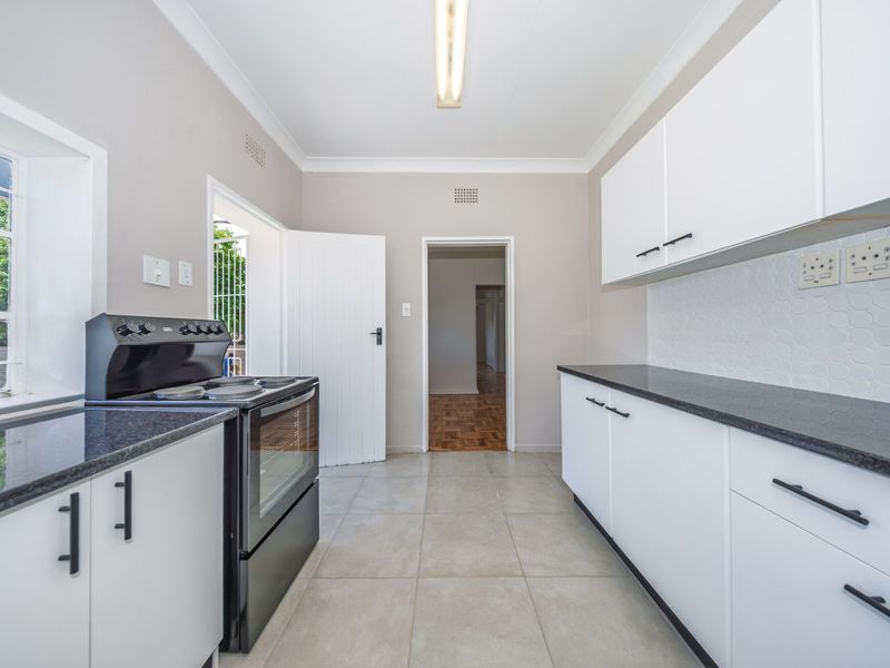 Newly Renovated Home in Lovely Lakeside Village - Photo 8