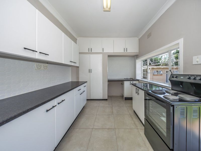 Newly Renovated Home in Lovely Lakeside Village - Photo 6