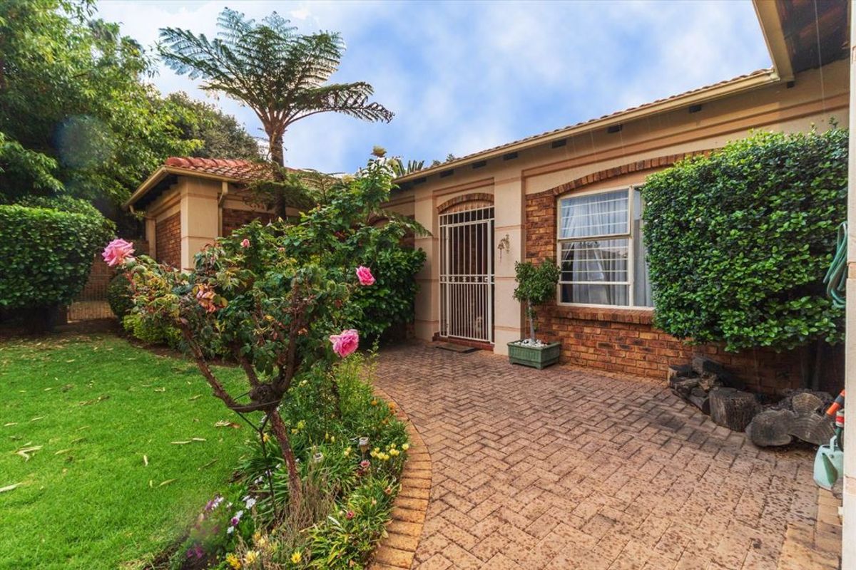 Spacious Family Home with Modern Comforts - Photo 3