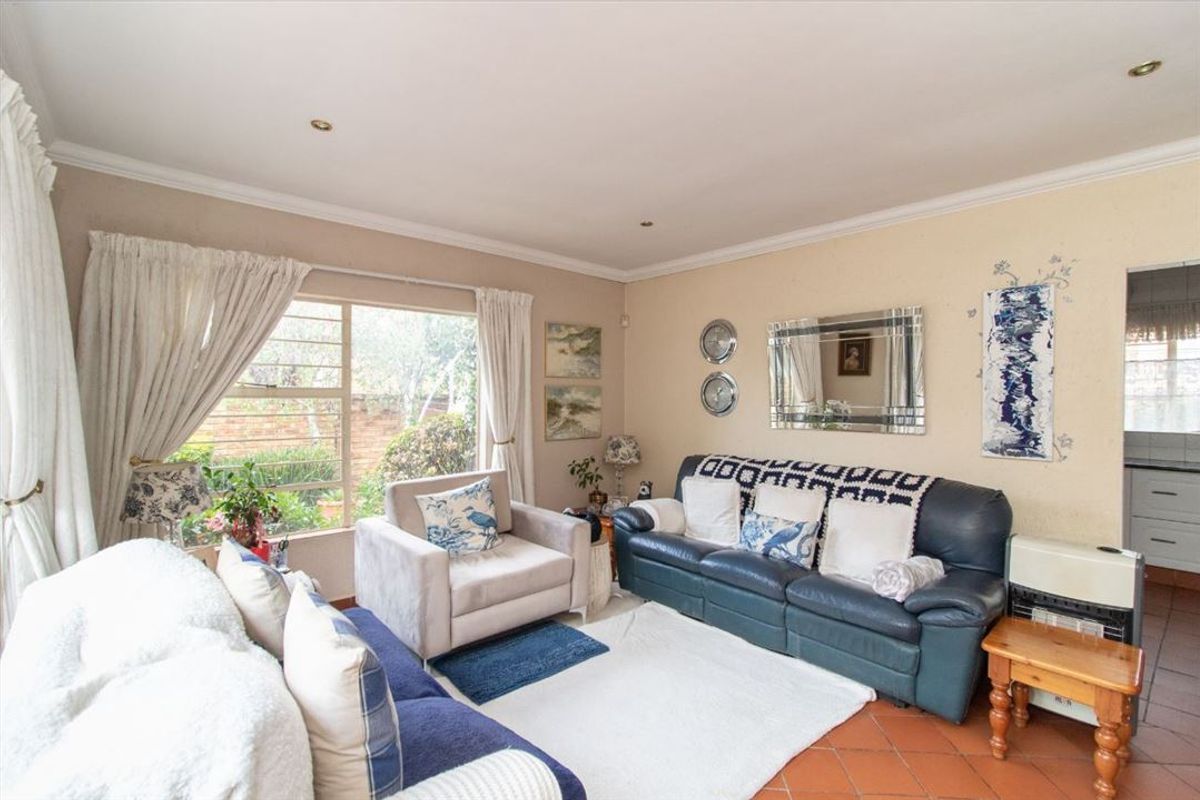 Spacious Family Home with Modern Comforts - Photo 2