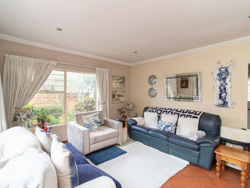 Spacious Family Home with Modern Comforts - Photo 2