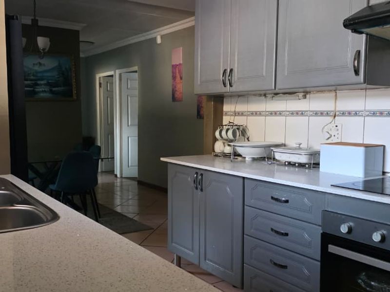 3 Bedroom 2 Bathroom Standalone House for Sale - Photo 3