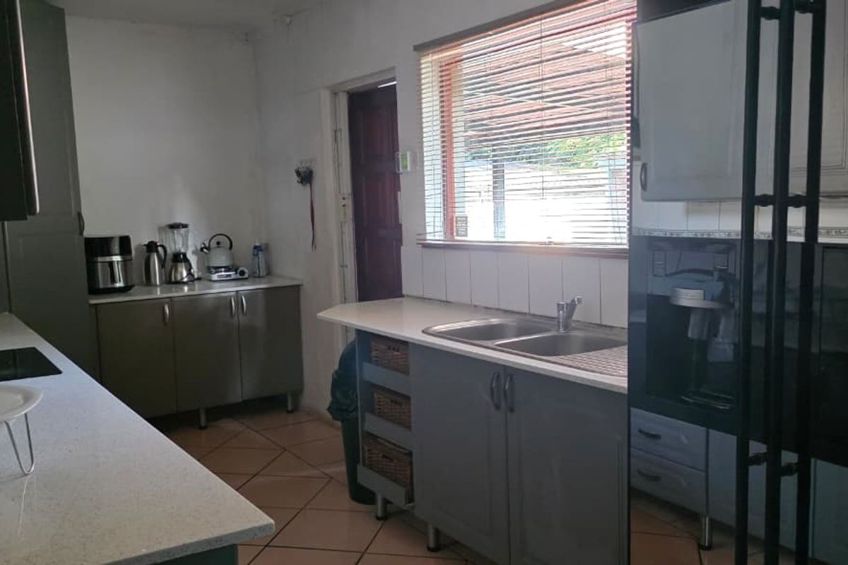 3 Bedroom 2 Bathroom Standalone House for Sale - Photo 4