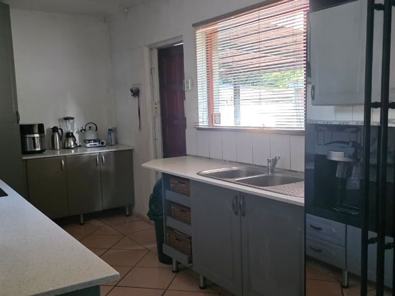 3 Bedroom 2 Bathroom Standalone House for Sale - Photo 4