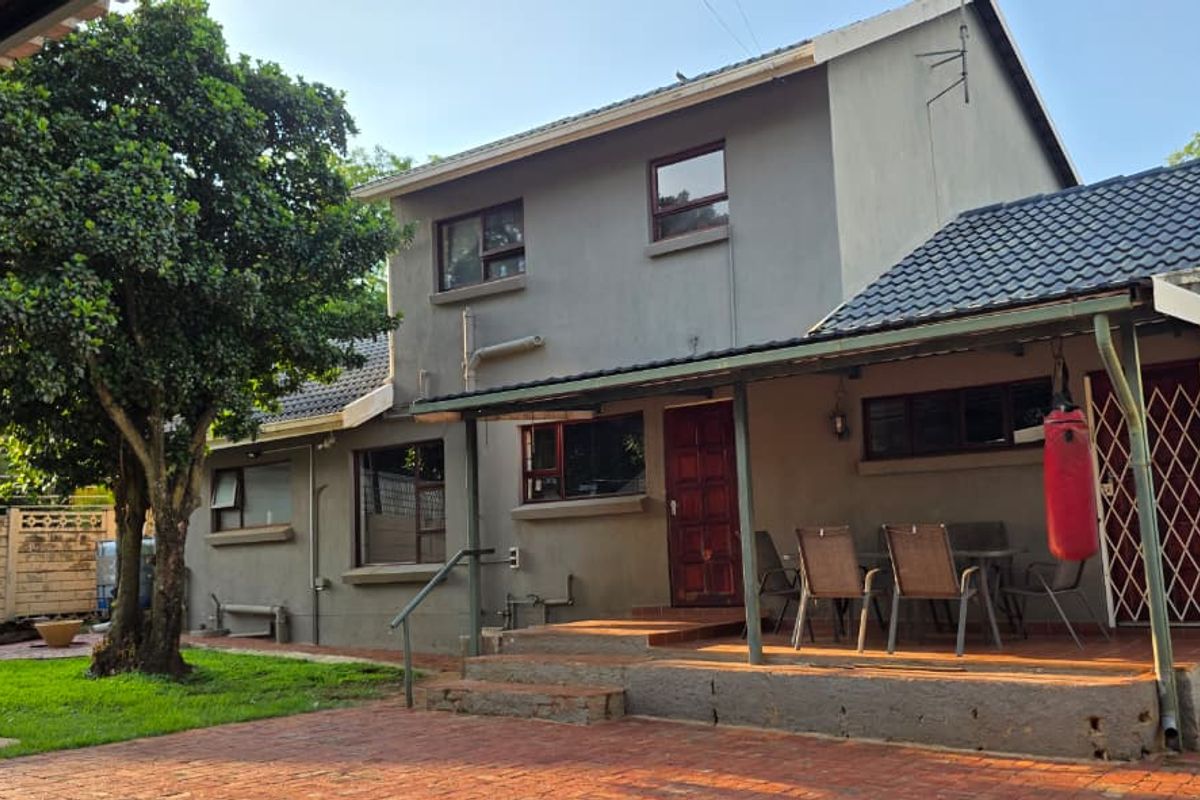 3 Bedroom 2 Bathroom Standalone House for Sale - Photo 2