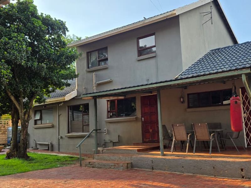 3 Bedroom 2 Bathroom Standalone House for Sale - Photo 2