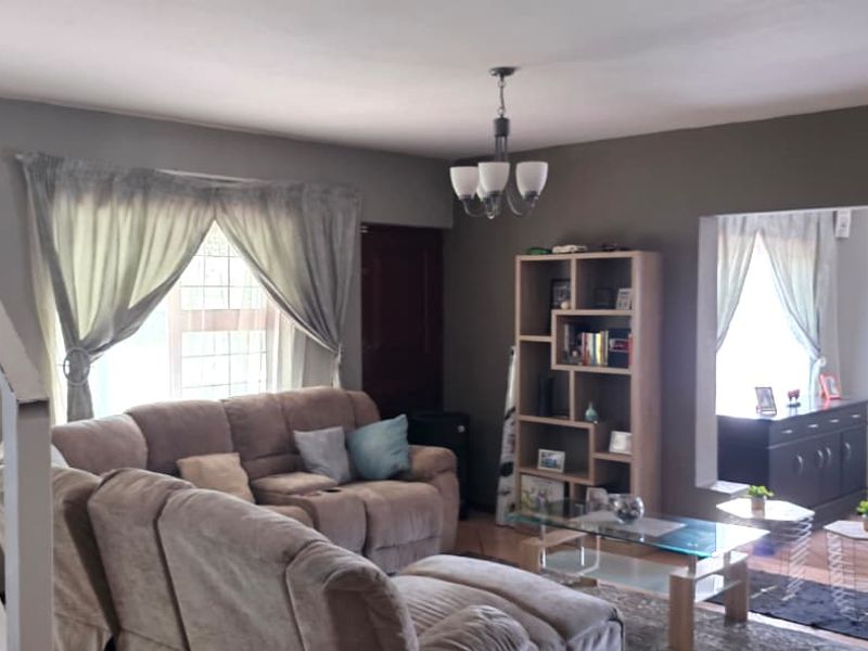 3 Bedroom 2 Bathroom Standalone House for Sale - Photo 9