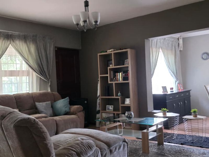 3 Bedroom 2 Bathroom Standalone House for Sale - Photo 8