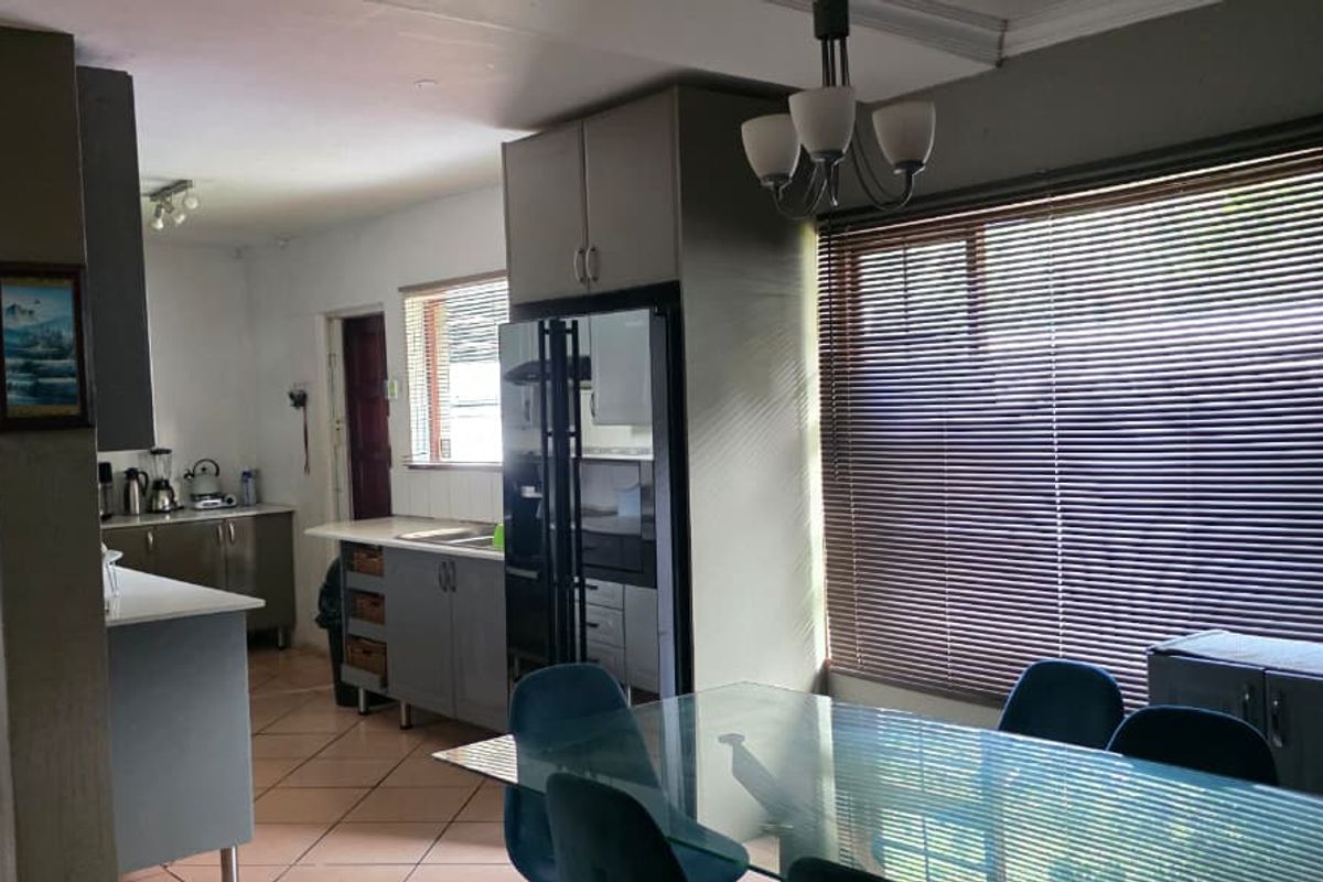 3 Bedroom 2 Bathroom Standalone House for Sale - Photo 5