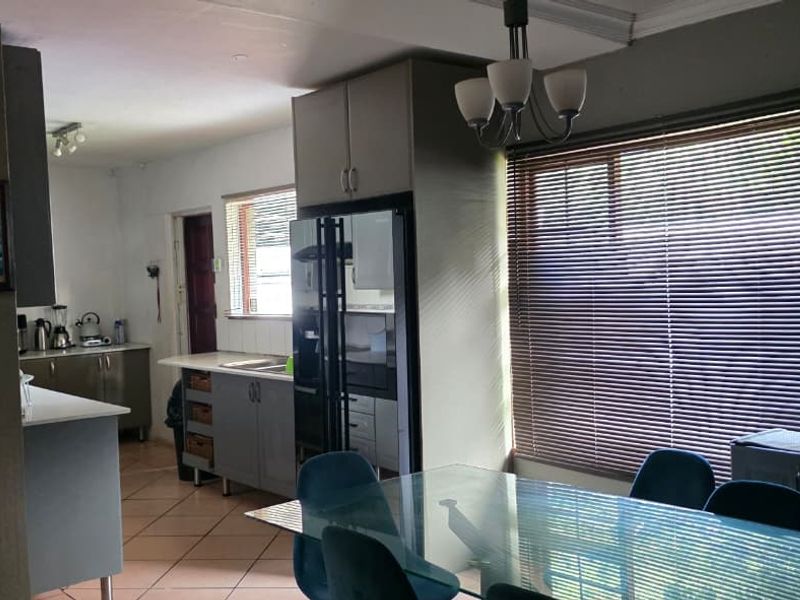 3 Bedroom 2 Bathroom Standalone House for Sale - Photo 5