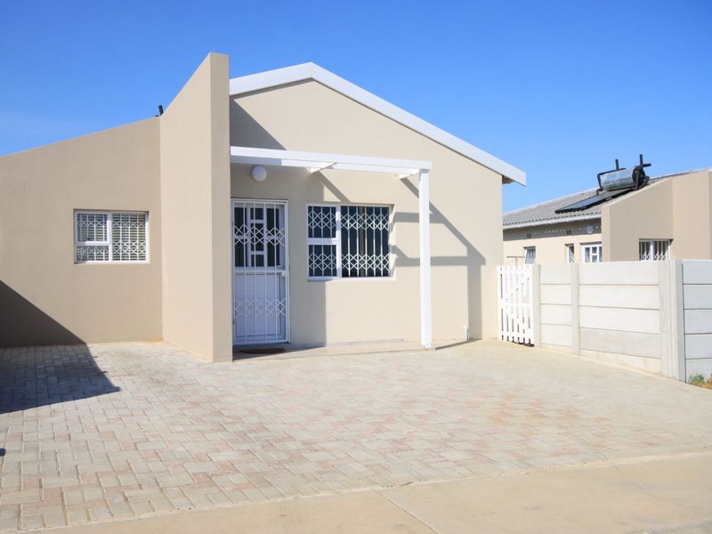 Cozy Gonubie home with private garden, in a plot and plan development