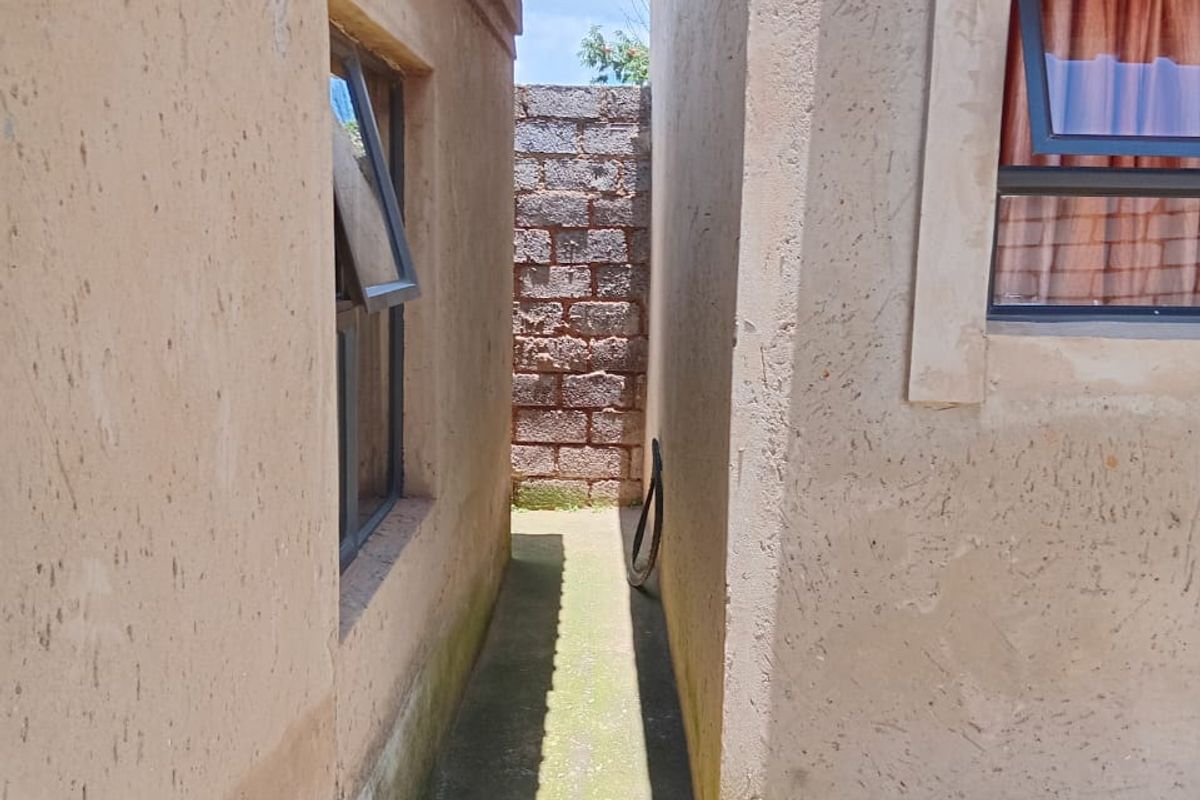 Stunning 2 bedroom House for sale in Tshepisong, Soweto - Photo 2