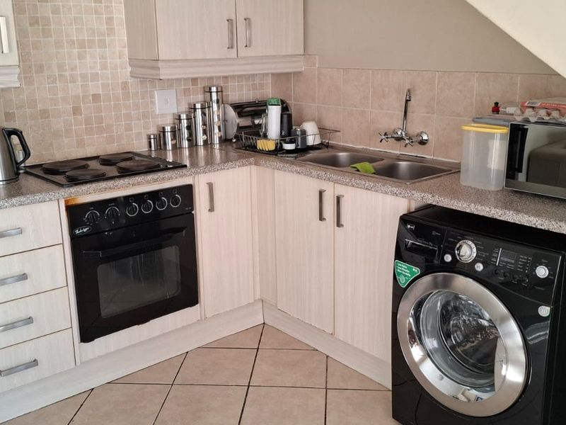 Stylish 3-Bedroom 2 bathroom Duplex Townhouse for Sale in Carlswald Creek – Midrand - Photo 3